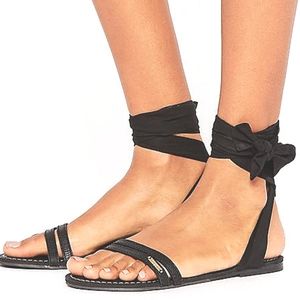 Abercrombie and Fitch black gladiator 7/8